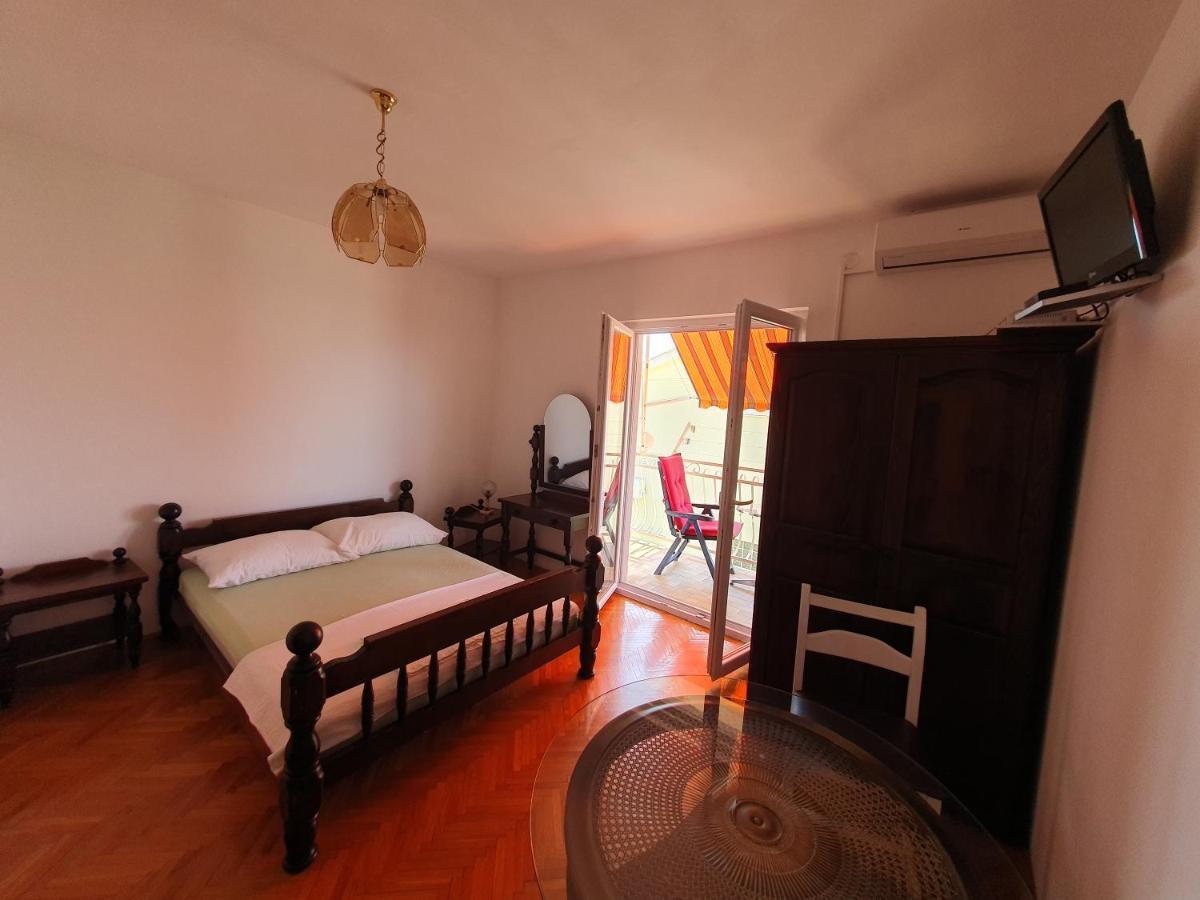 Apartmani Miljak Omiš Eksteriør billede